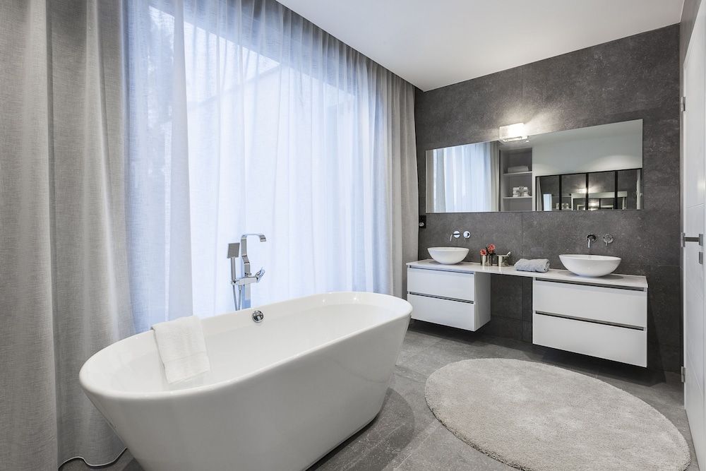 Unit 6 - Colorful Smart Home Triplex Private Garden & Parking Apartment (3 Bedrooms) 6