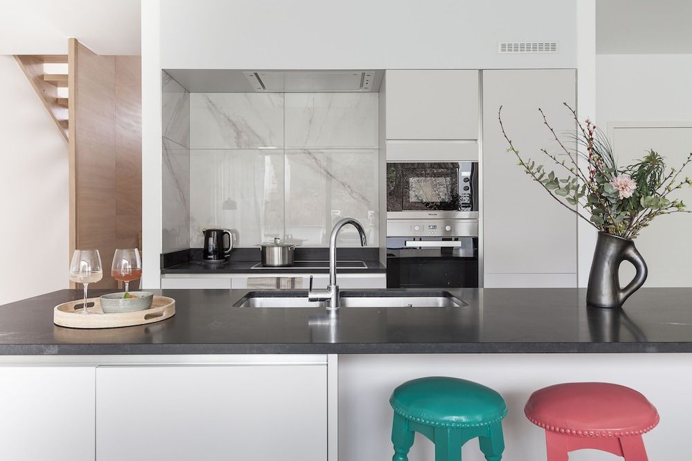 undefined Unit 6 - Colorful Smart Home Triplex Private Garden & Parking 3