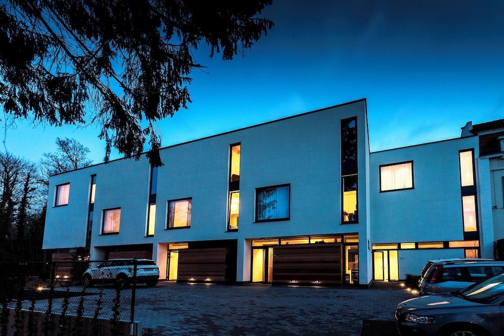 undefined Unit 6 - Colorful Smart Home Triplex Private Garden & Parking 2