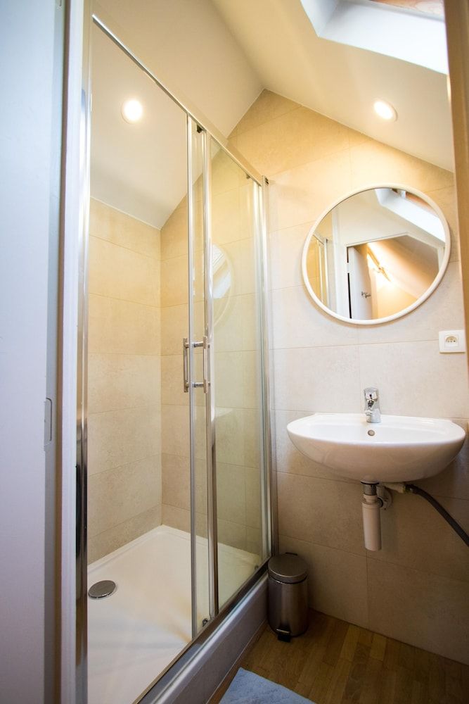 Charming Triplex Near Avenue Louise Apartment (2 Bedrooms) 36