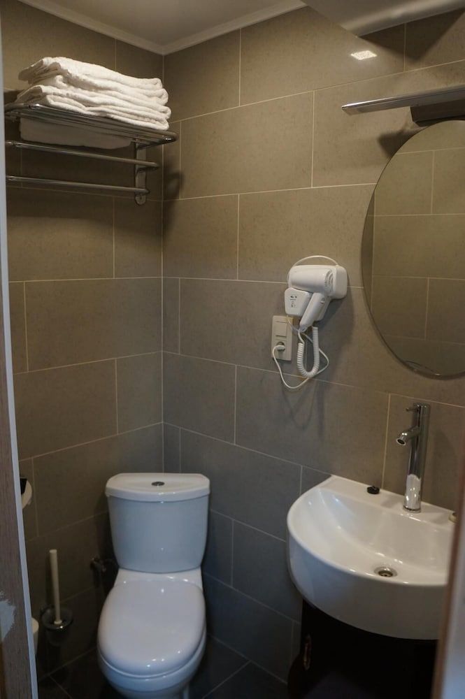 Hotel Evergreen Double Room 5