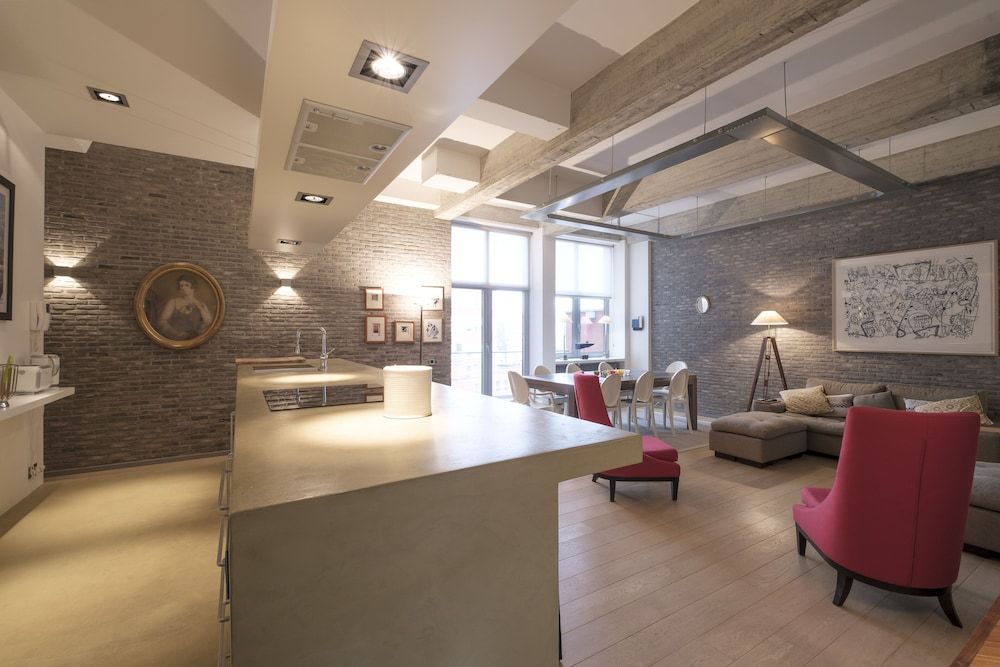 undefined The Monarch 9