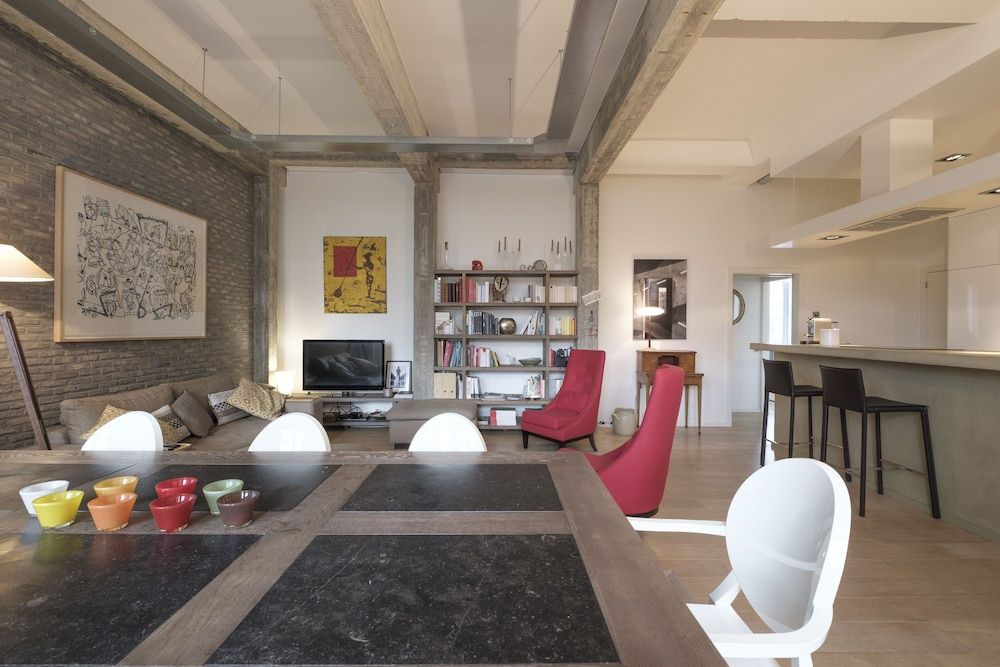 The Monarch Deluxe Apartment 10