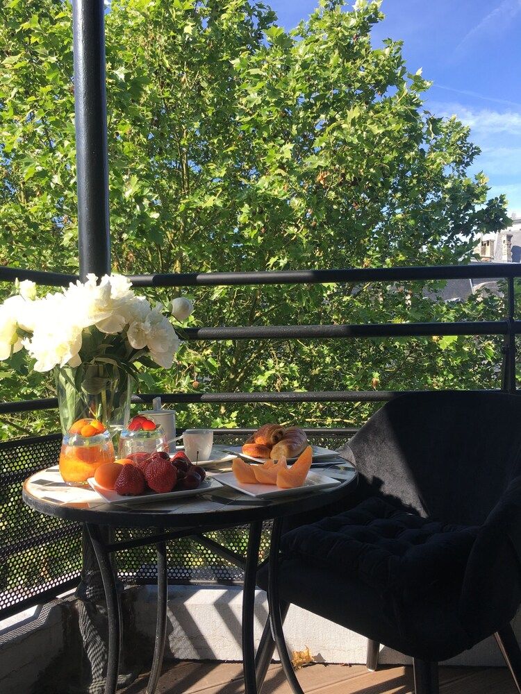 undefined Suites 124 7