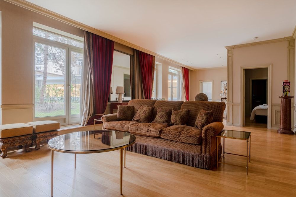 undefined Louise Royal Residence 6