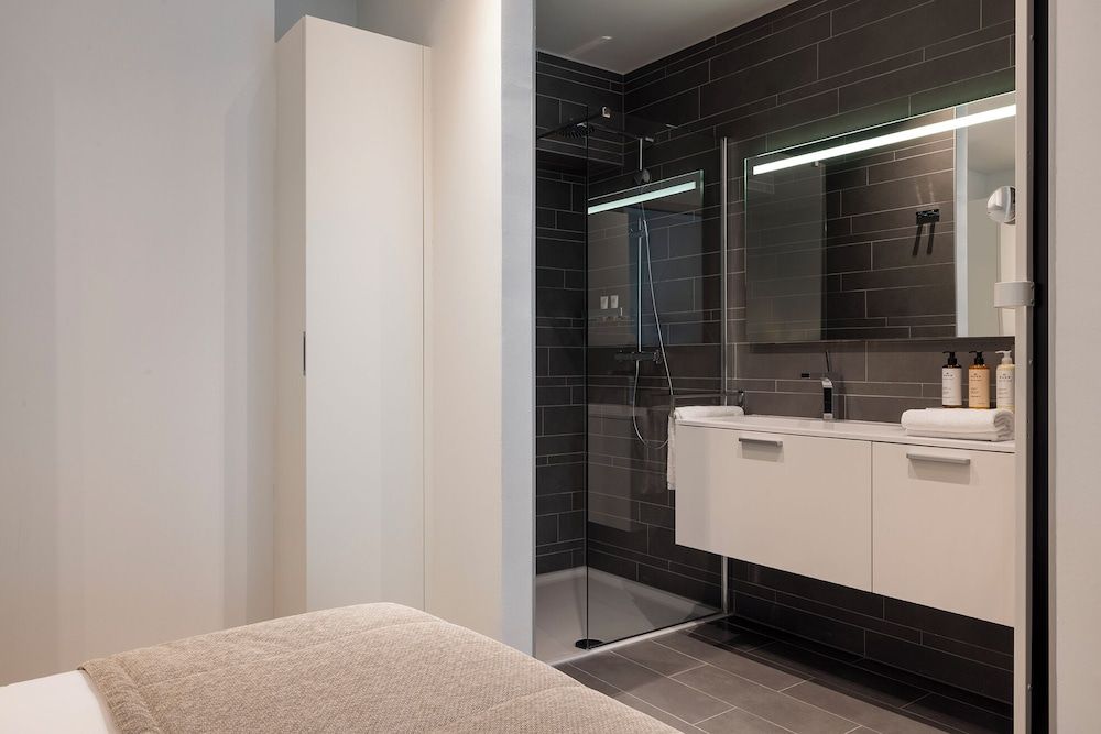 L-Avenue Deluxe Room 4