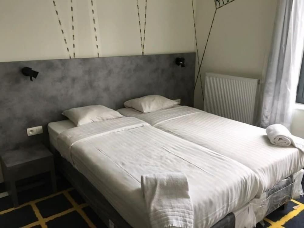 Nekotel Concept Art Hotel Deluxe Double or Twin Room (Concept) 8