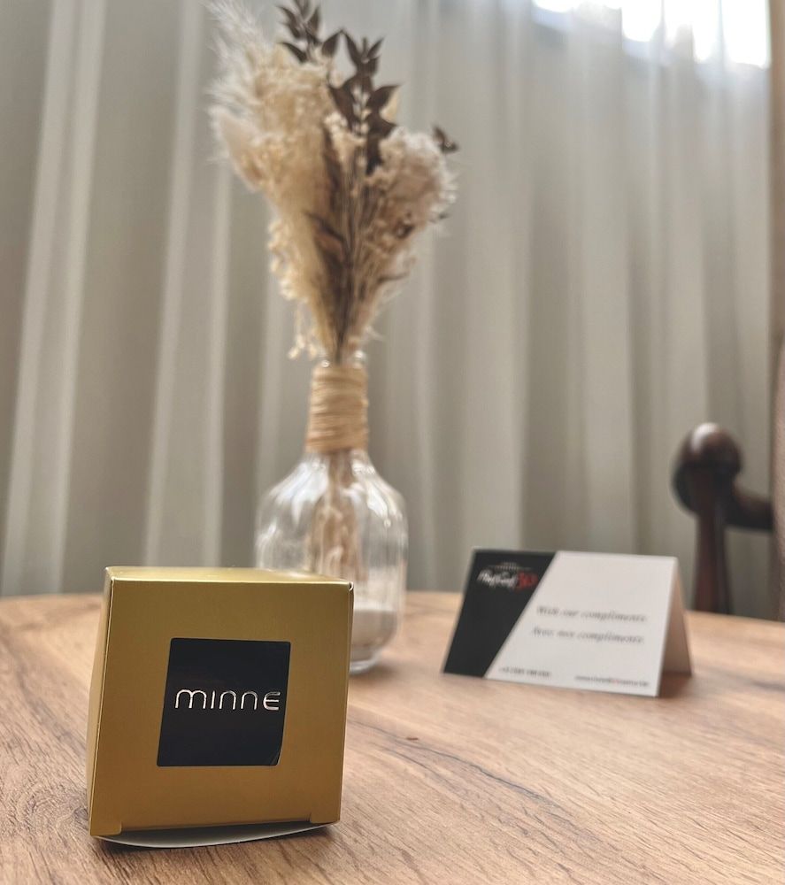 Hotel Le 830 Deluxe Room 3