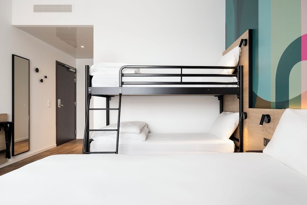 B&B HOTEL Namur Quadruple Room 2