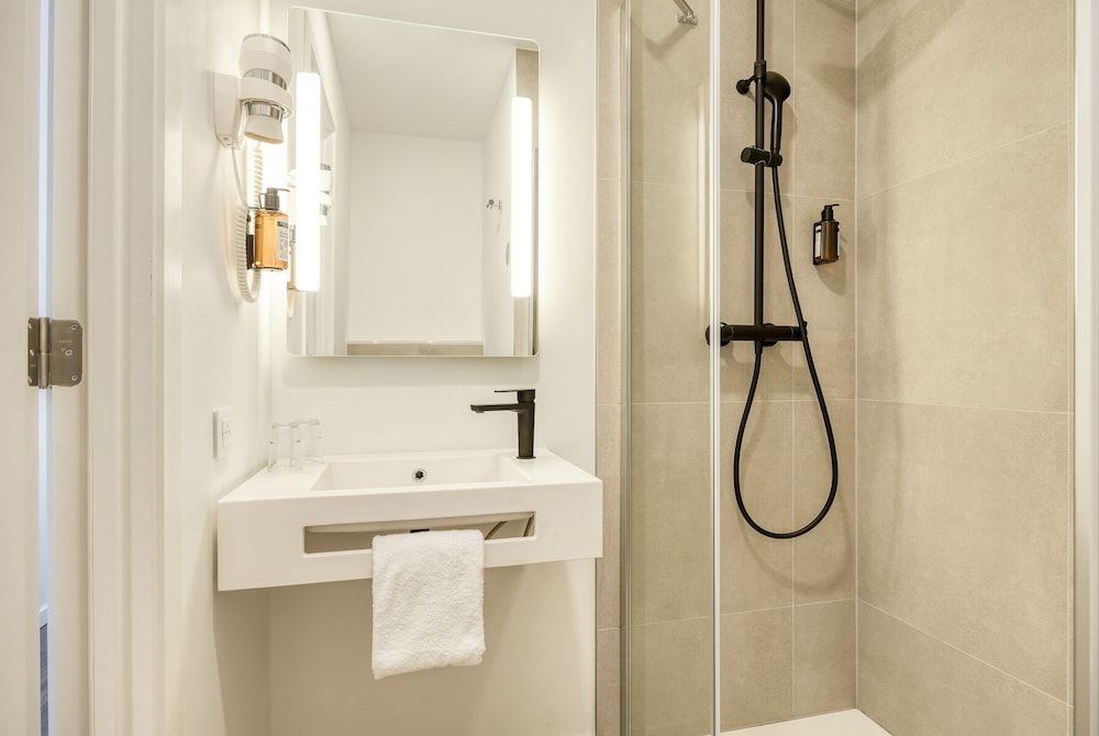 B&B HOTEL Namur Comfort Double Room 3