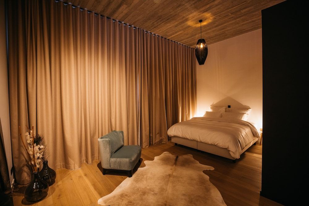 undefined Charlie's B&B 8