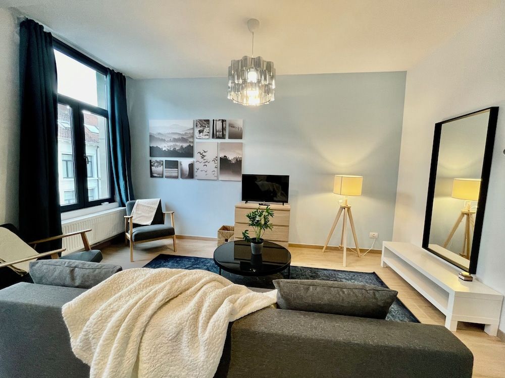 One Lux Stay near Fashion District