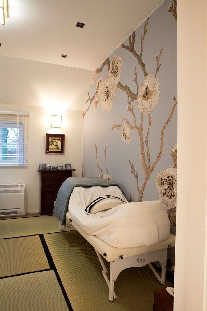 Wabi Sabi B&B - a Japanese Sleep Oasis in Belgium Villa 6