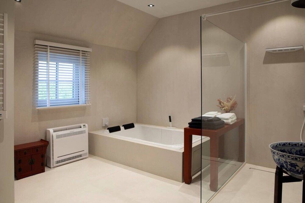 Wabi Sabi B&B - a Japanese Sleep Oasis in Belgium Villa 13