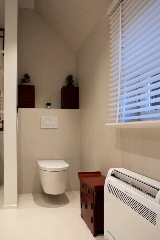 Wabi Sabi B&B - a Japanese Sleep Oasis in Belgium Villa 12