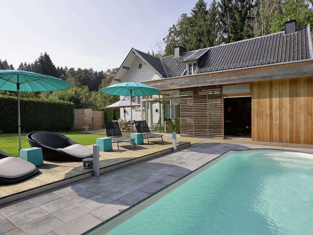 Villa White in Spa With Pool