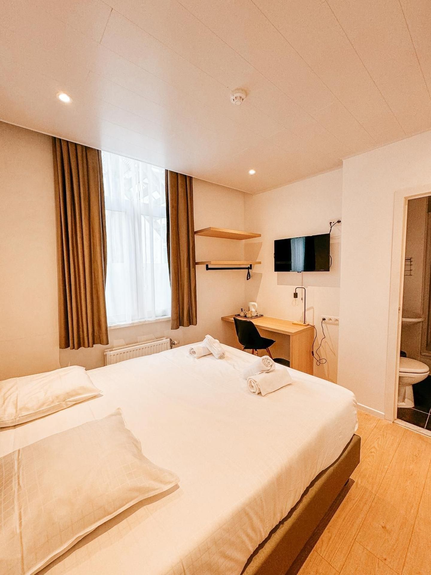 Alpha Hotel