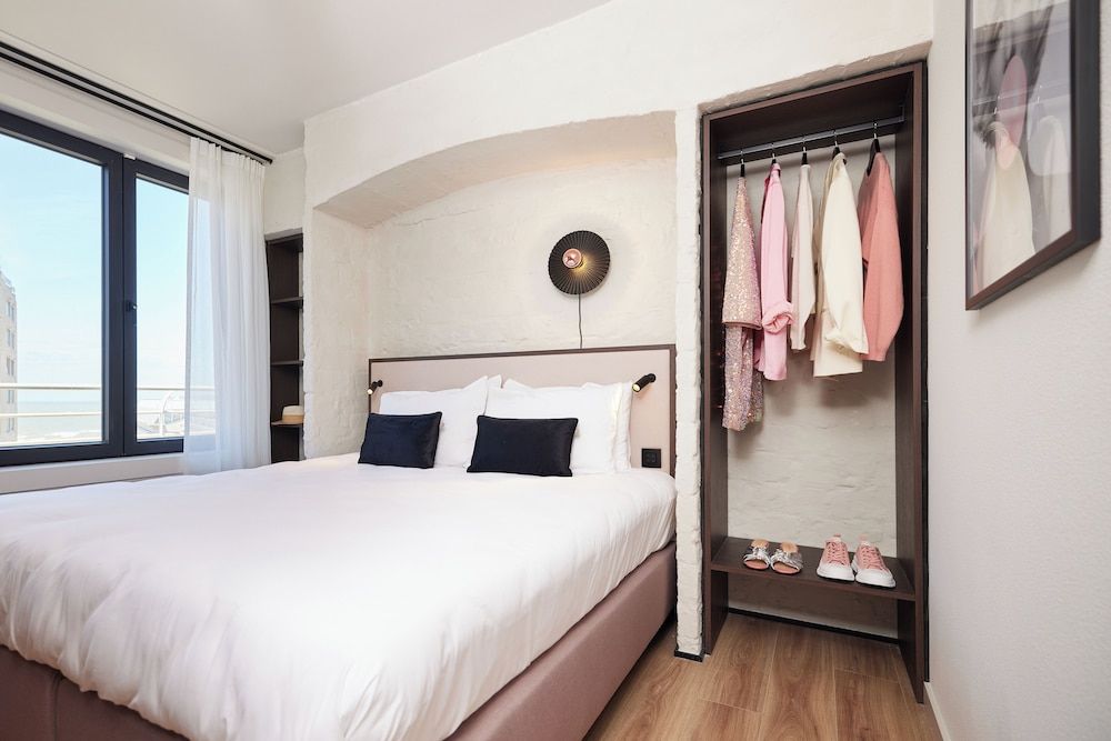 Queen Room, Balcony
