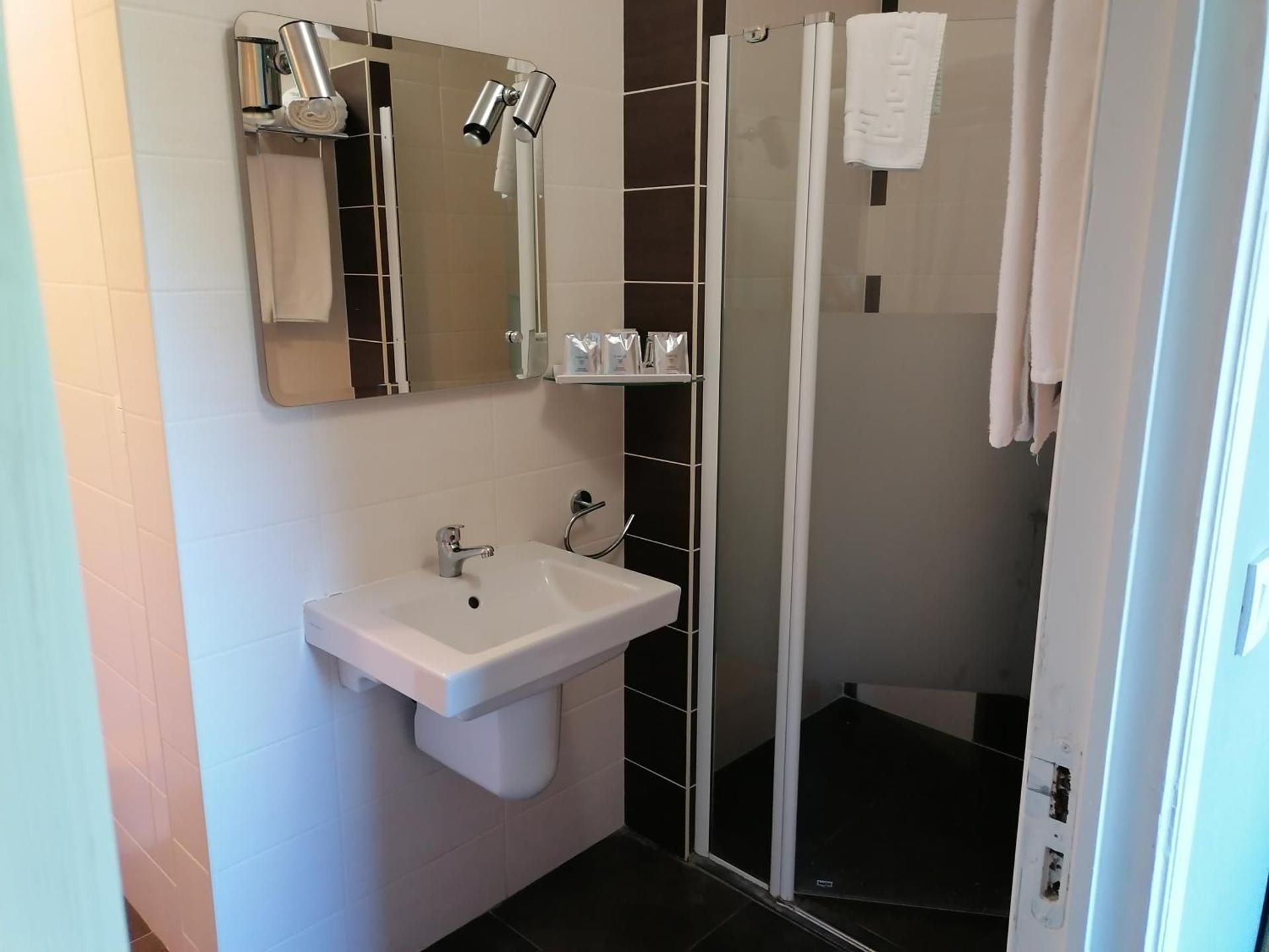 Triple Room with Shower