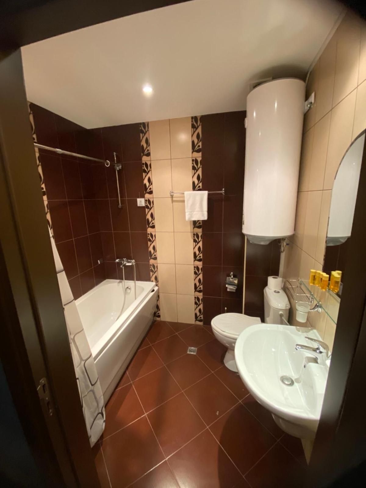 Deluxe Two-Bedroom Apartment with Garden View