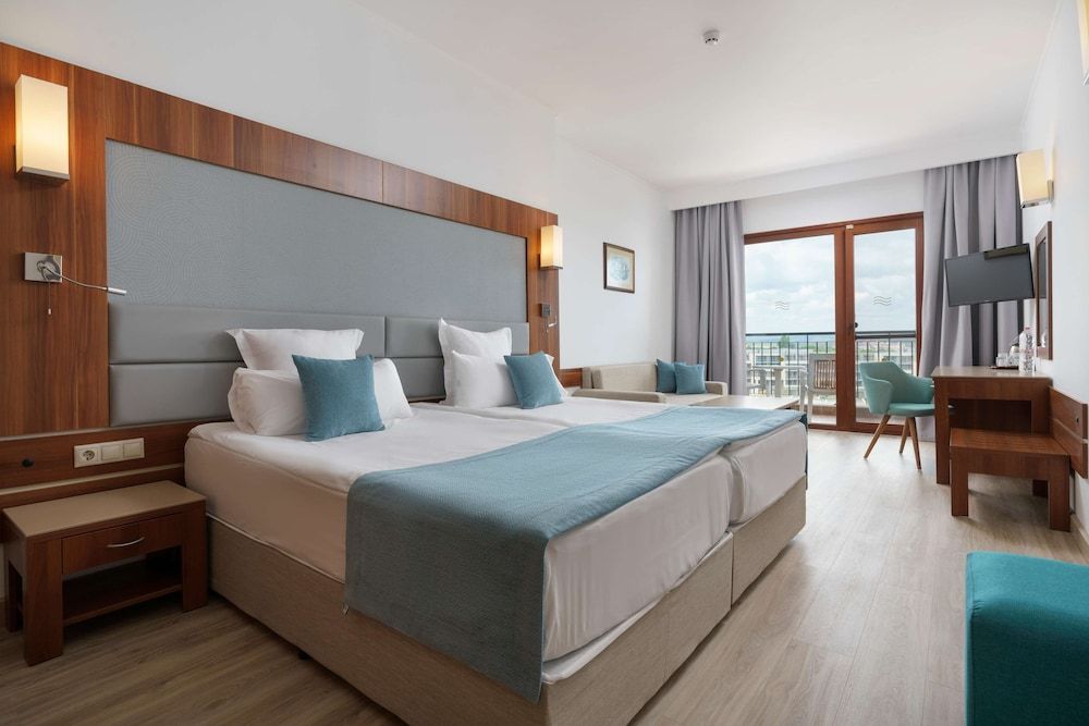 Superior Double Room, Park View (2 Adults + 2 Children)