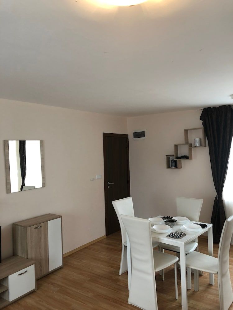 Palace De Luxe - Apartments Apartment, 1 Bedroom, Smoking 8