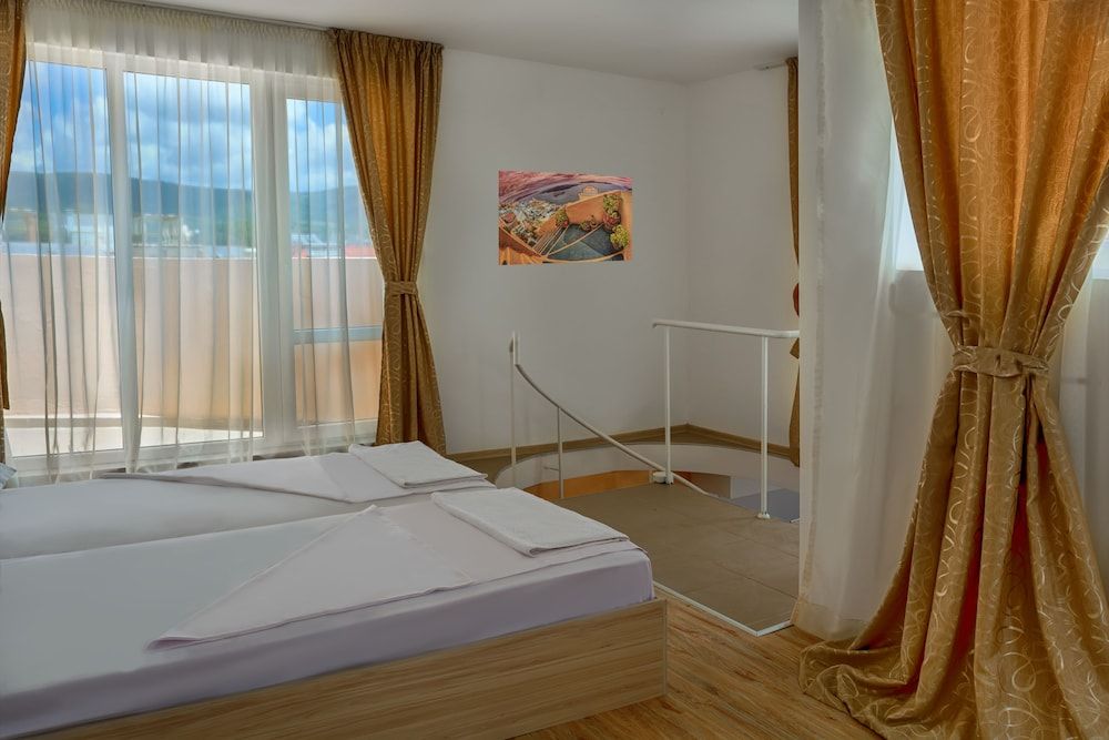 Maisonette, 3 Bedrooms, Balcony