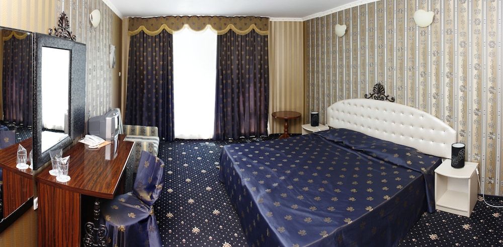 Standard Double Room (1 extra bed)