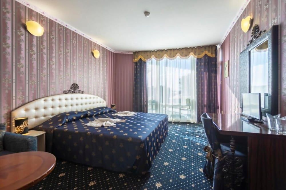 Standard Double Room (1 extra bed)