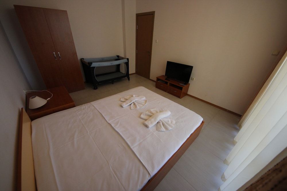Deluxe Apartment, Pool View