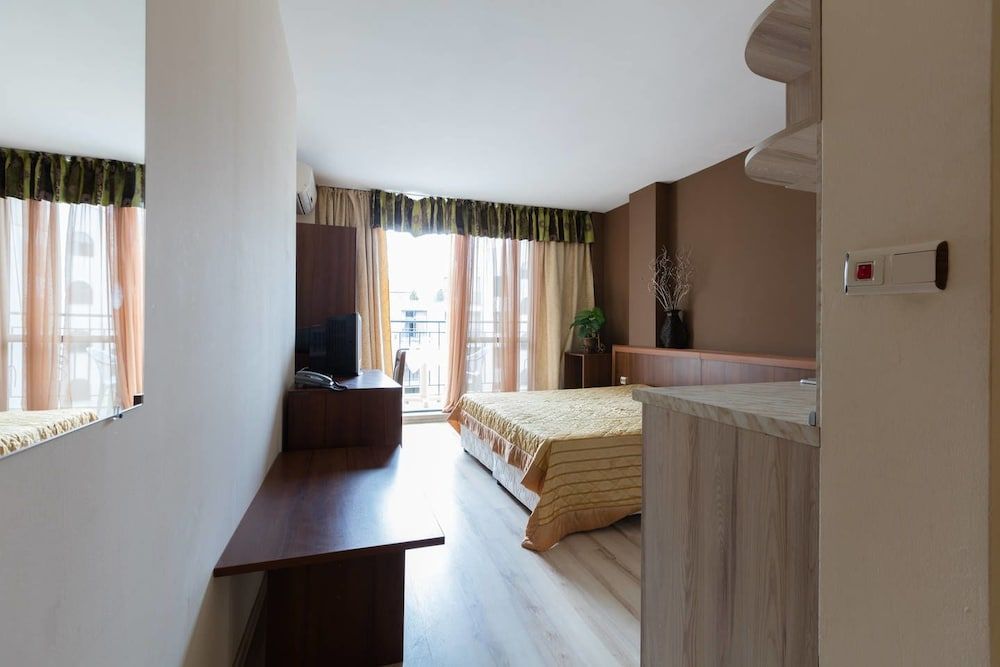 Family Studio, Balcony, Pool View
