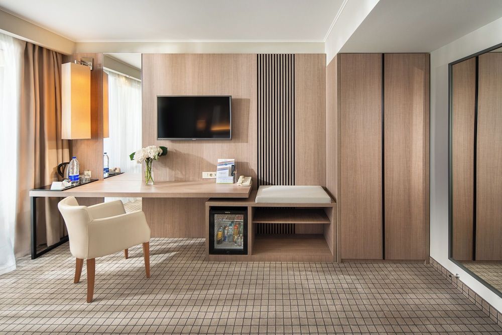 Landmark Creek Hotel & Wellness Standard Double or Twin Room, Balcony, Pool/Mountain View 6