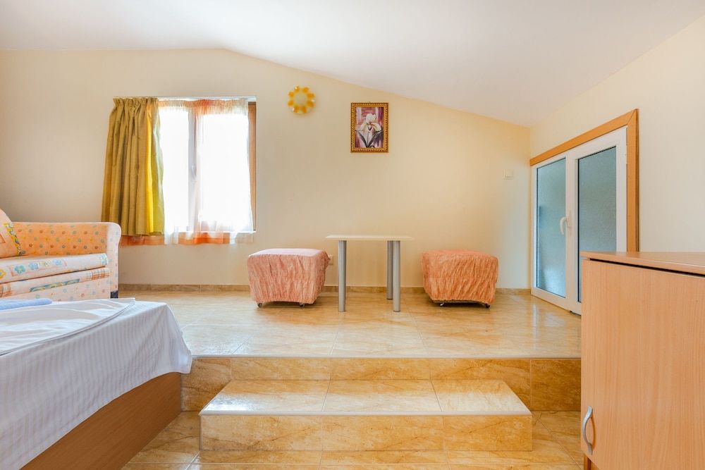 Comfort Apartment, 1 Queen Bed with Sofa bed (XZ)