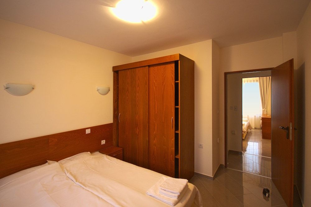 Apartment, 2 Bedrooms, Garden Area