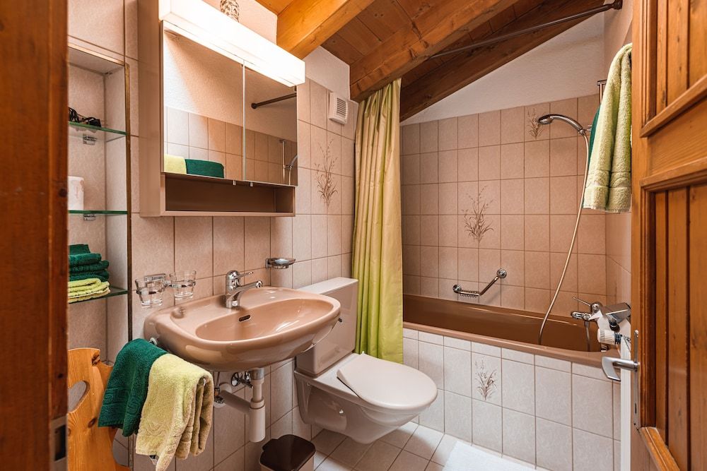 Cozy Attika Apartment Apartment plus 100 CHF cleaning fee on top of the rate 13