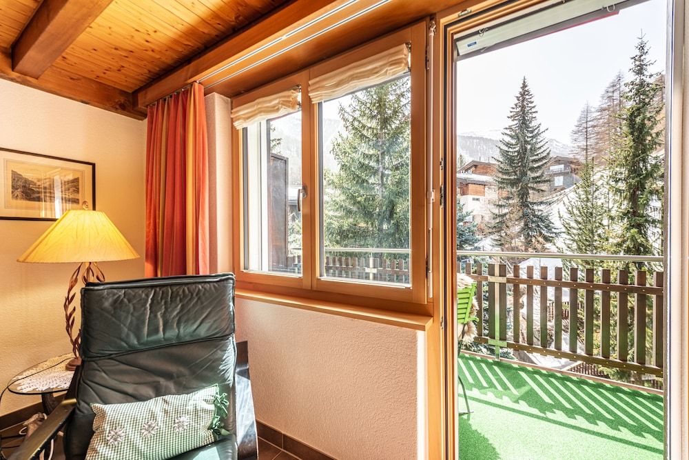 Cozy Attika Apartment Apartment plus 100 CHF cleaning fee on top of the rate 12