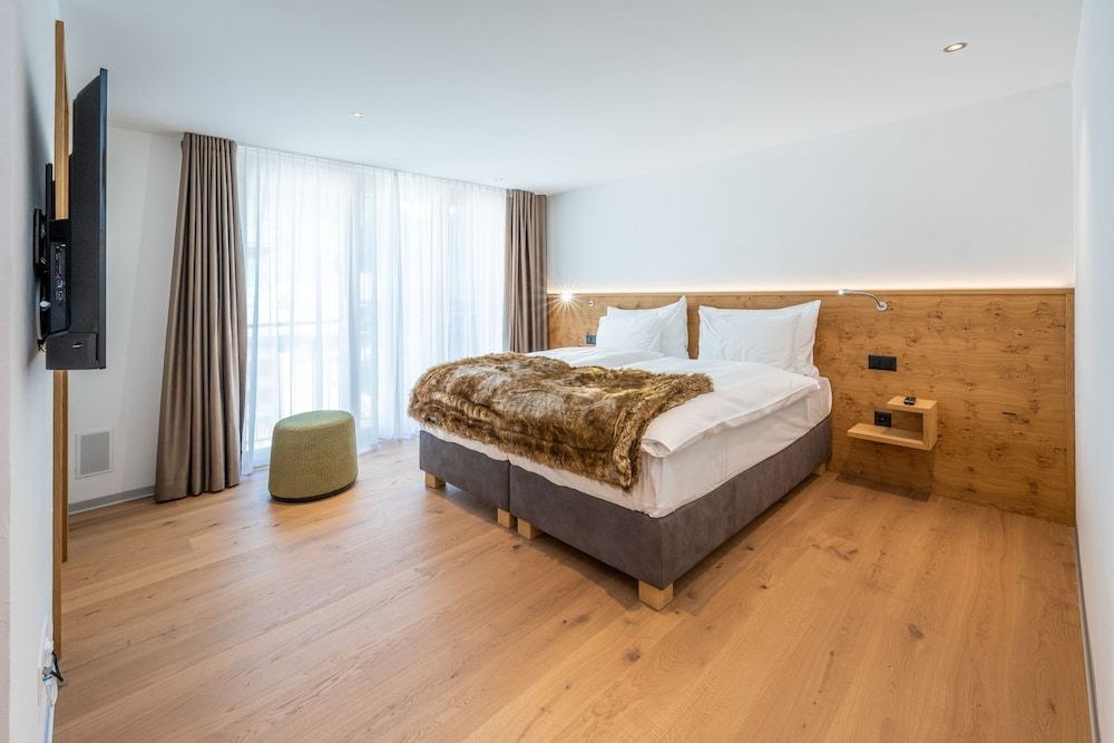 Deluxe Apartment, 3 Bedrooms, Balcony, Mountain View