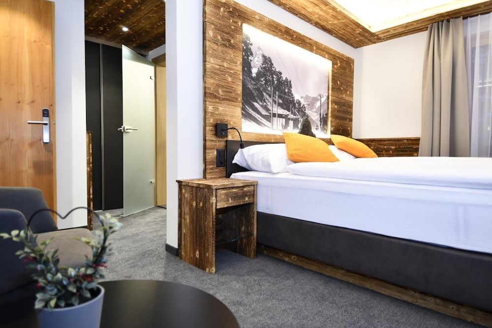Hotel Elite Zermatt Deluxe Double Room 2