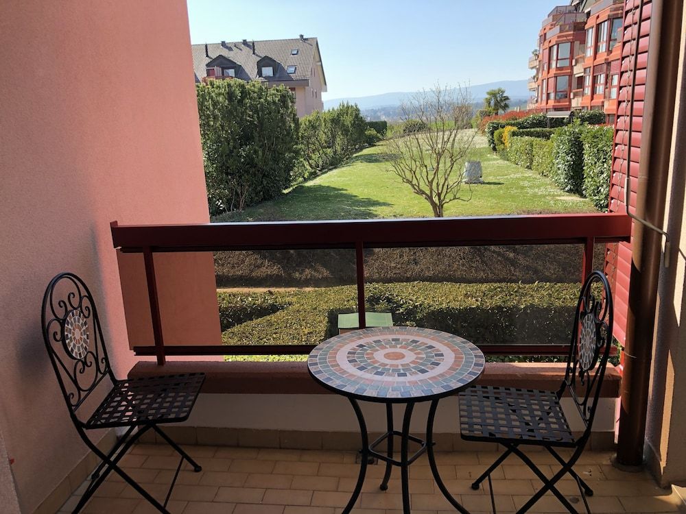 Condo, 1 Bedroom, Smoking, Balcony