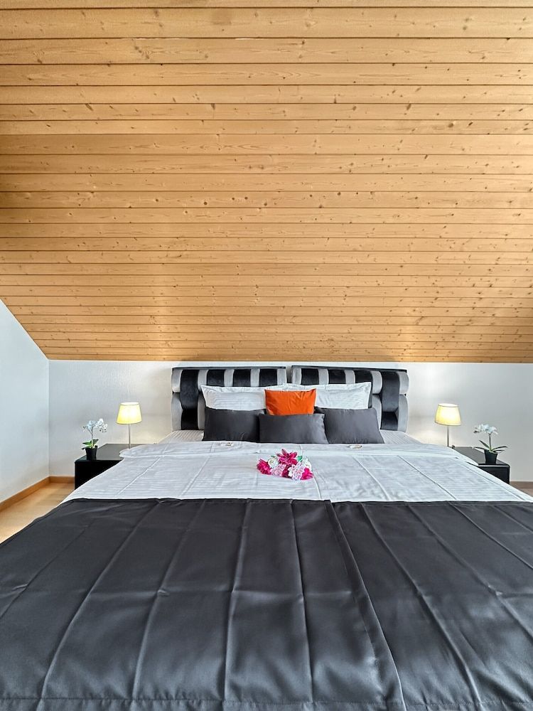 Centra Hotel Zurich Deluxe Suite, Private Bathroom