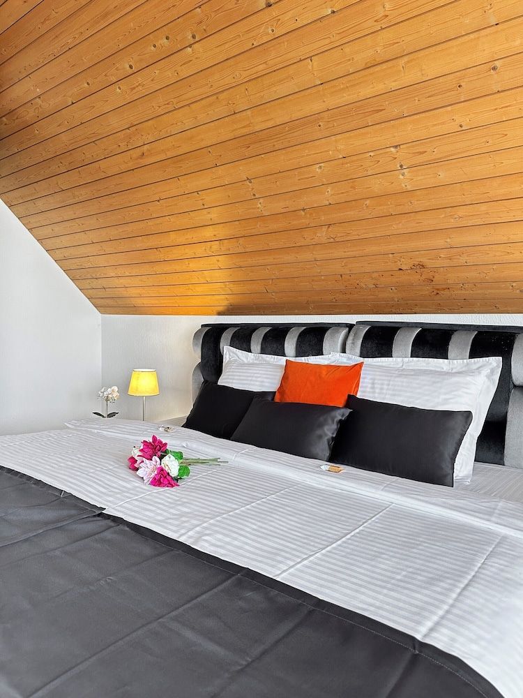 Centra Hotel Zurich Deluxe Suite, Private Bathroom 2