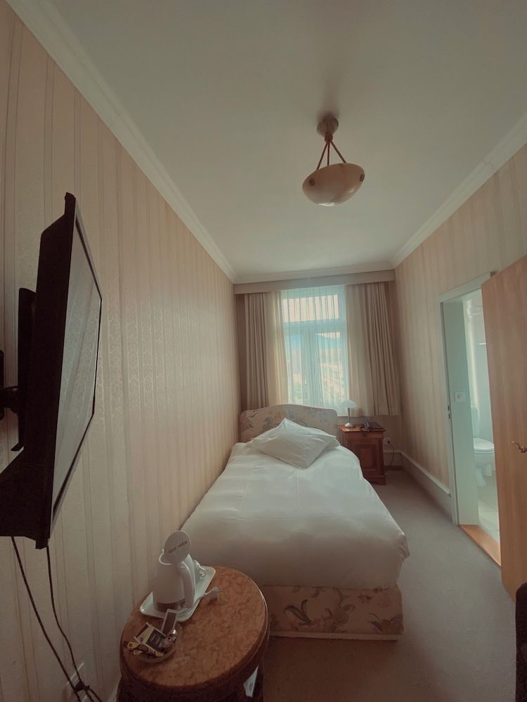 undefined Hotel de la Paix 9