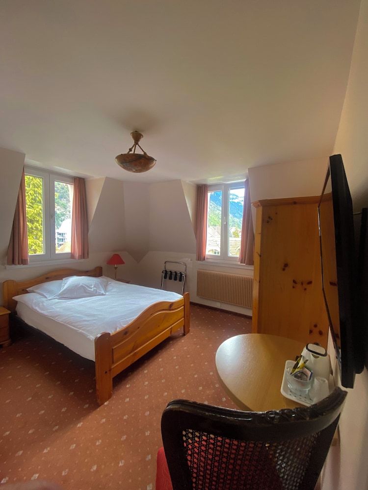 undefined Hotel de la Paix 4