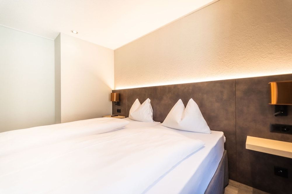 undefined The Guesthouse by the Hey Hotel 10