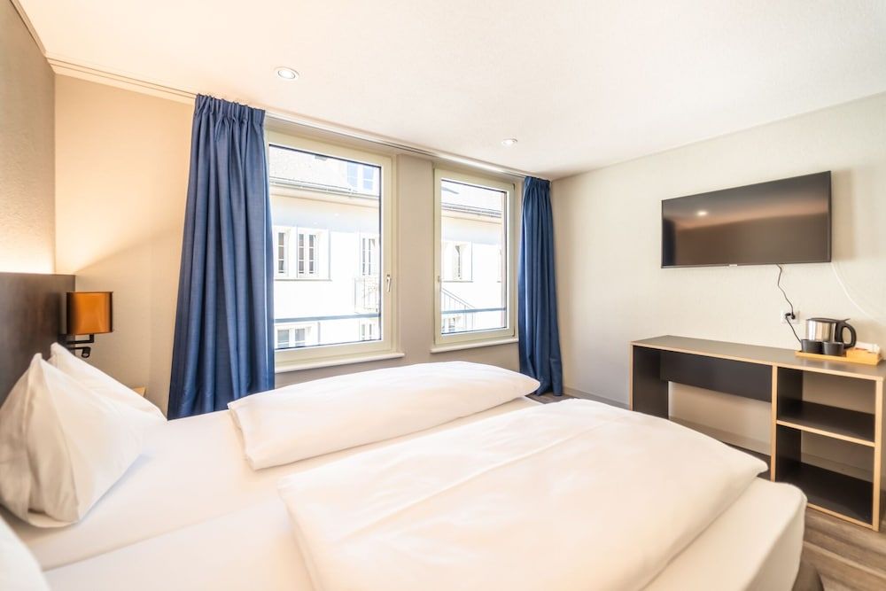 undefined The Guesthouse by the Hey Hotel 5