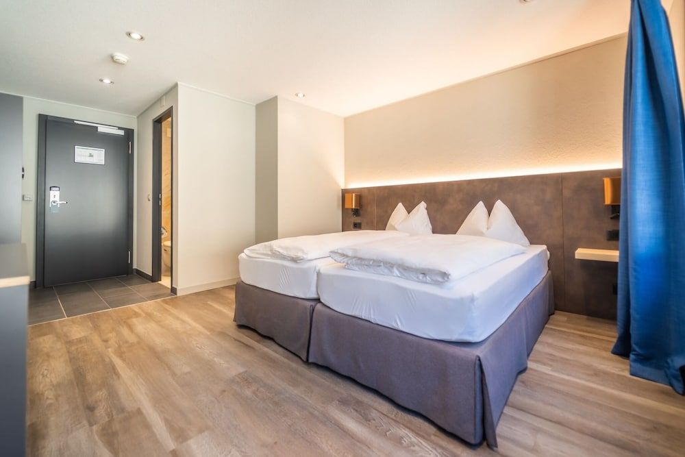 undefined The Guesthouse by the Hey Hotel 8