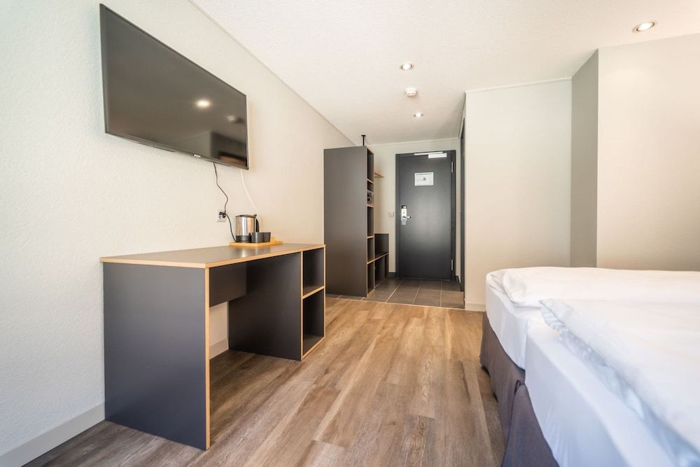 undefined The Guesthouse by the Hey Hotel 7