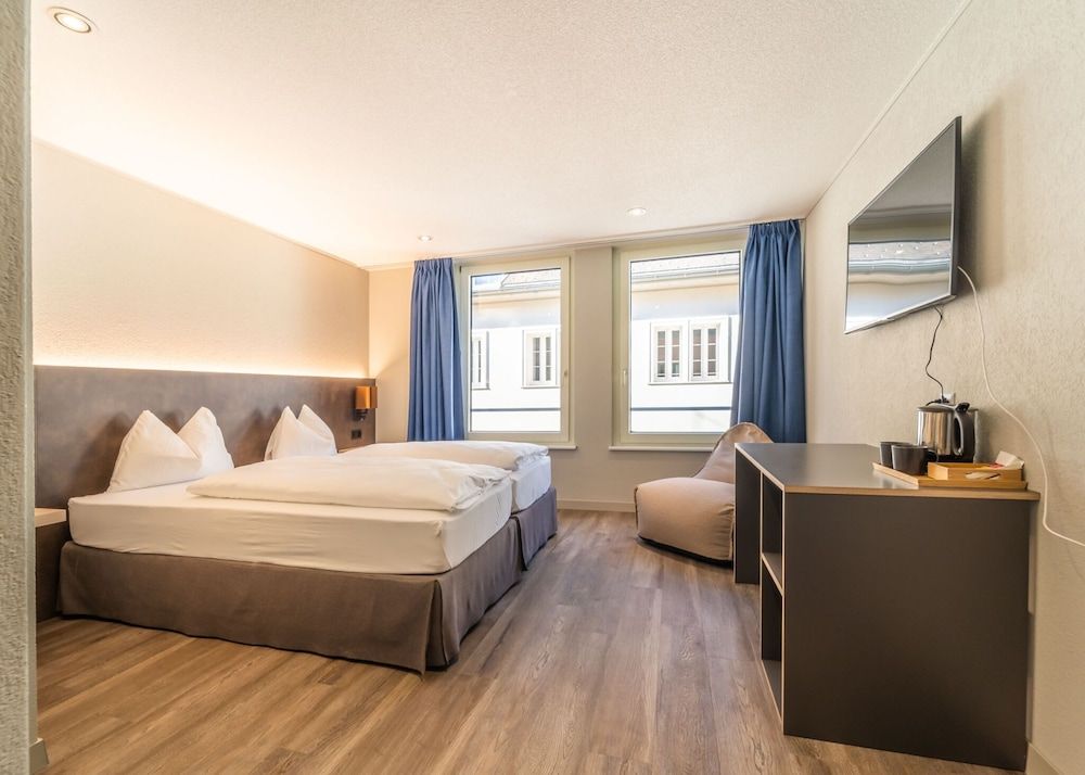 undefined The Guesthouse by the Hey Hotel