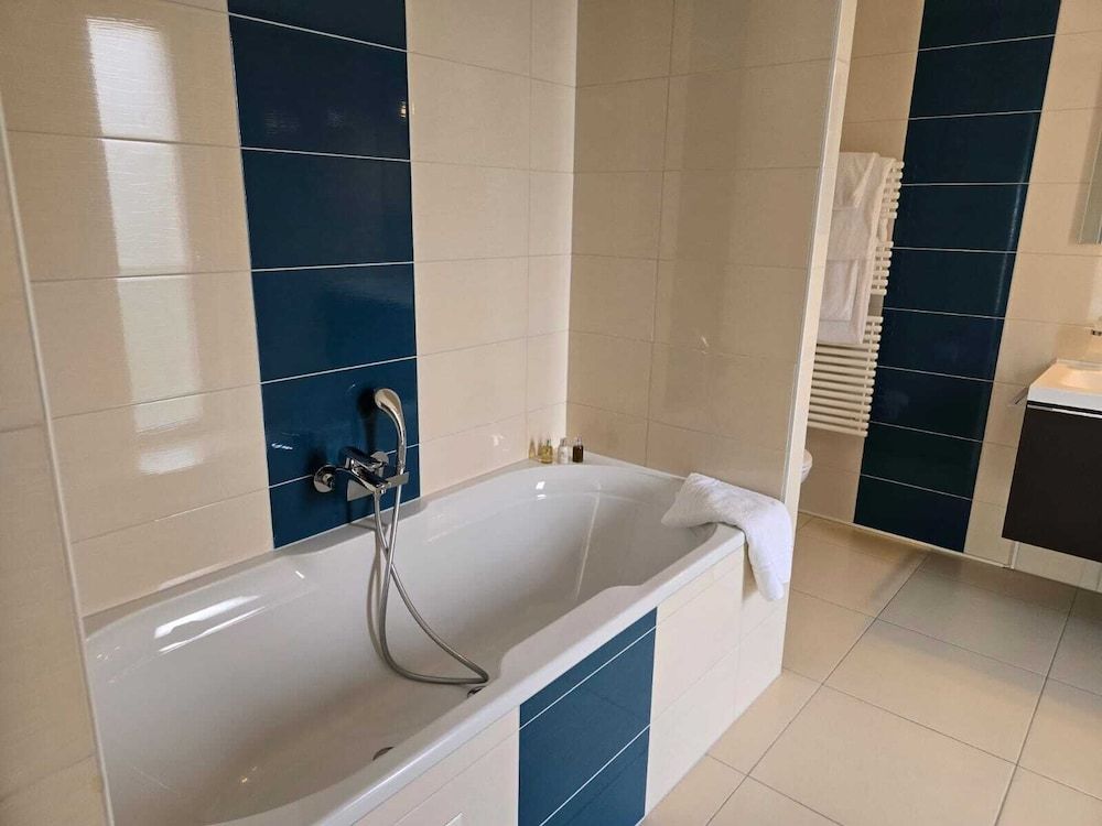 Montreux Lake View Apartments and Spa Luxury Apartment, 2 Bedrooms, Non Smoking, Lake View (Apartment 6) 7