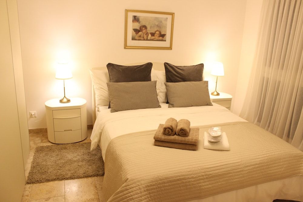 undefined Montreux Lake View Apartments City Centre 5